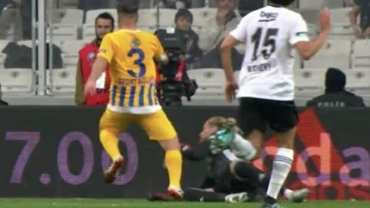 Beşiktaş maçında penaltı tartışması! 'VAR detaylı baksa penaltı'
