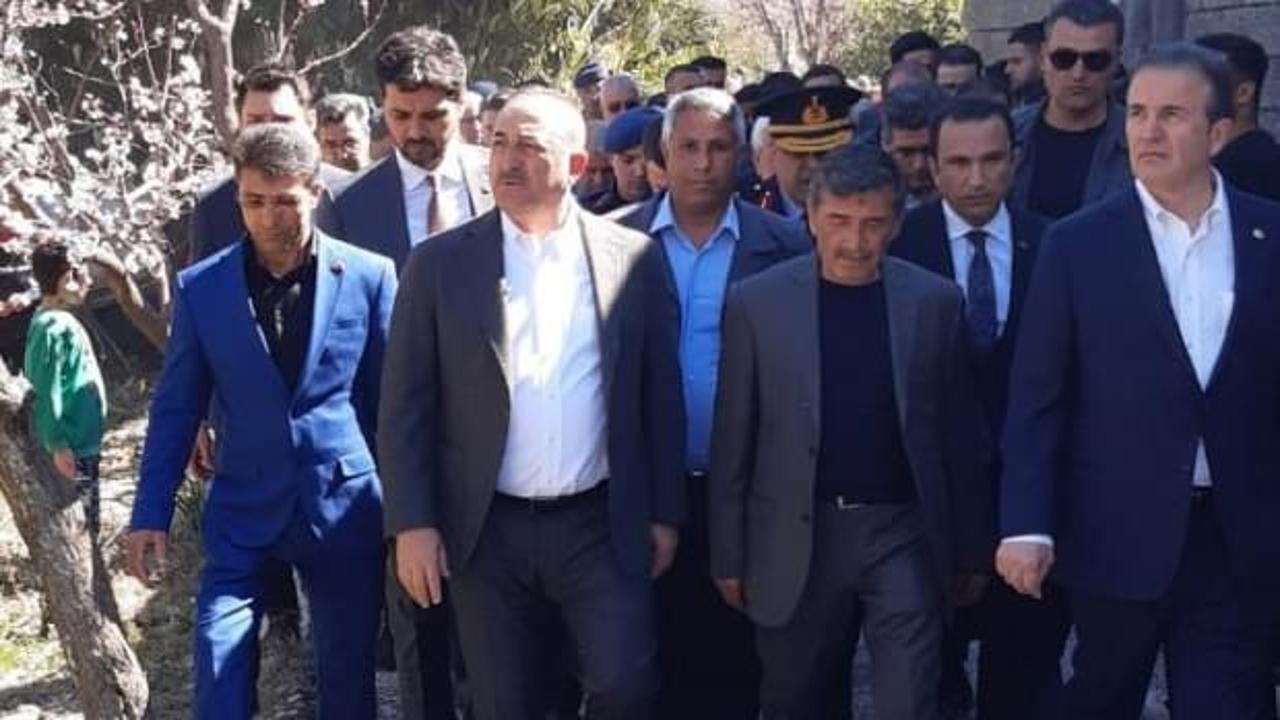 Bakan Çavuşoğlu'ndan şehit ailesine taziye ziyareti