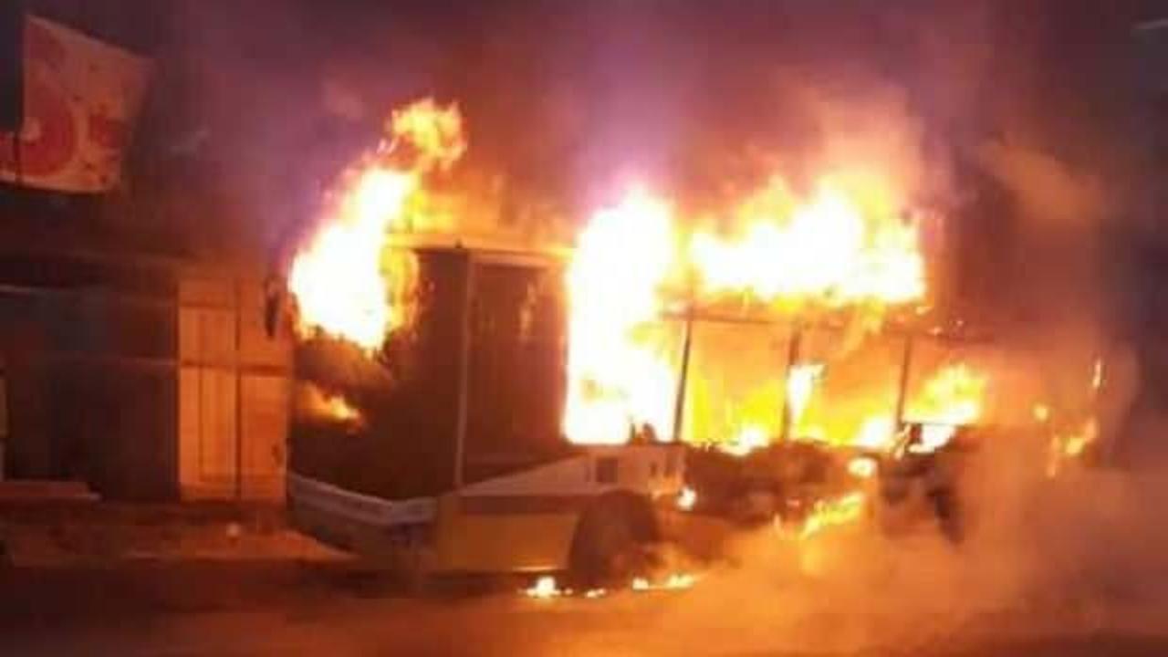 Bursa'da alev alan özel halk otobüsü yandı