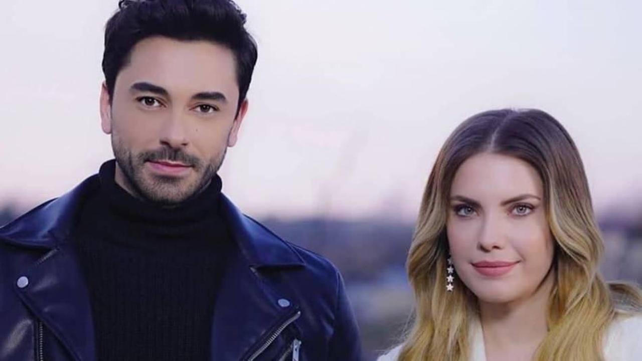 G&ouml;khan Alkan Yasak Elma dizisine katıldı! İşte ikiliye dair ilk kare... G&ouml;khan Alkan kimdir?