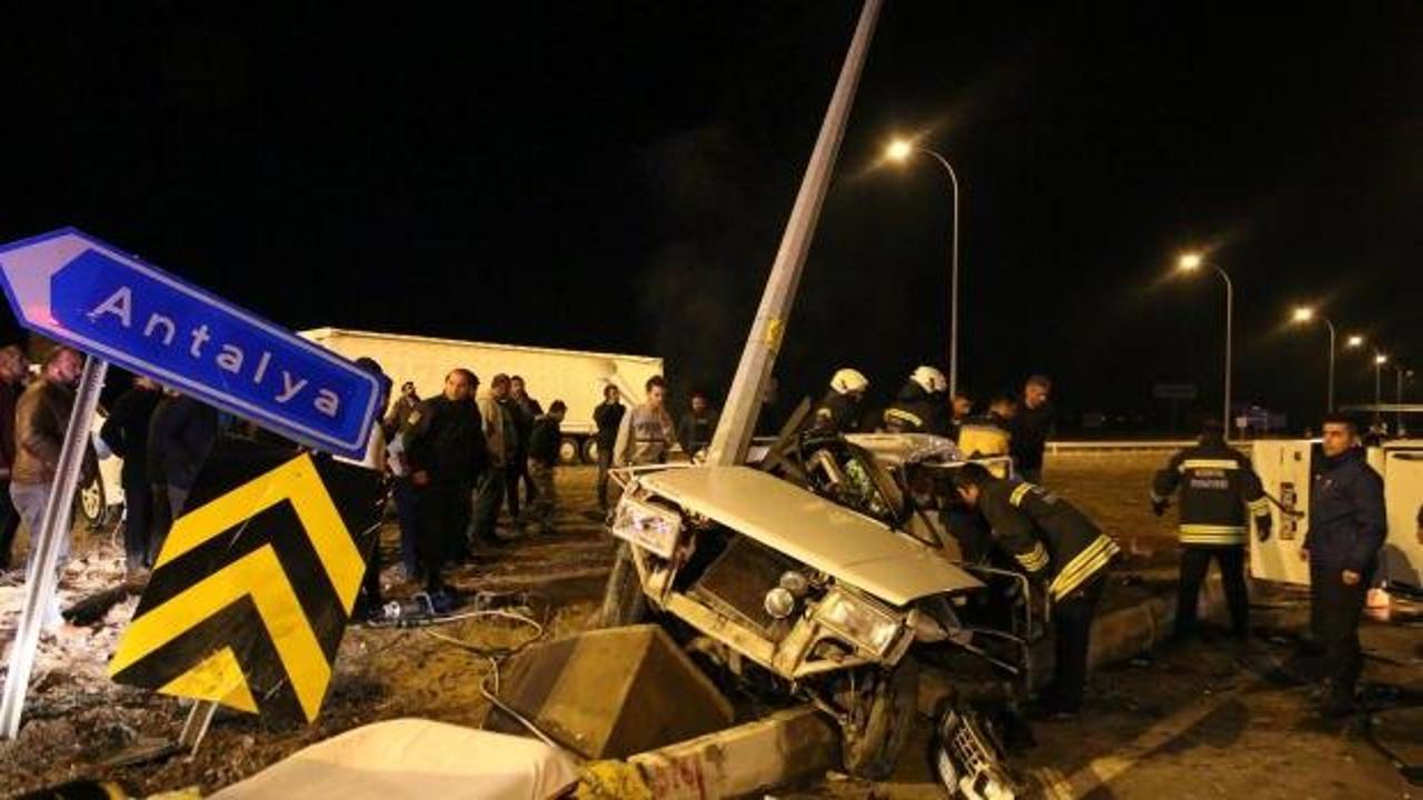 Konya’da otomobil ile hafif ticari araç çarpıştı: 1 ölü, 9 yaralı