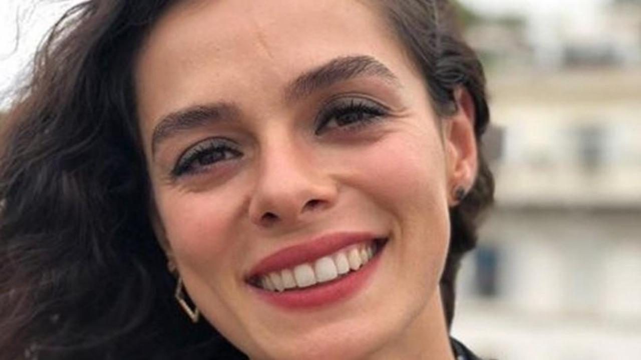 &Ouml;zge &Ouml;zpirin&ccedil;ci a&ccedil;ıkladı: Tek g&ouml;z&uuml;m k&uuml;&ccedil;&uuml;l&uuml;yor!