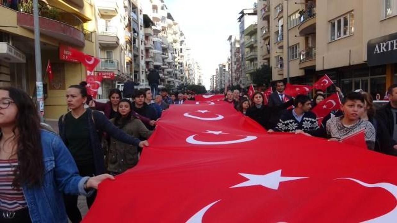 Şehitler için 500 metre Türk bayrağı ile yürüdüler