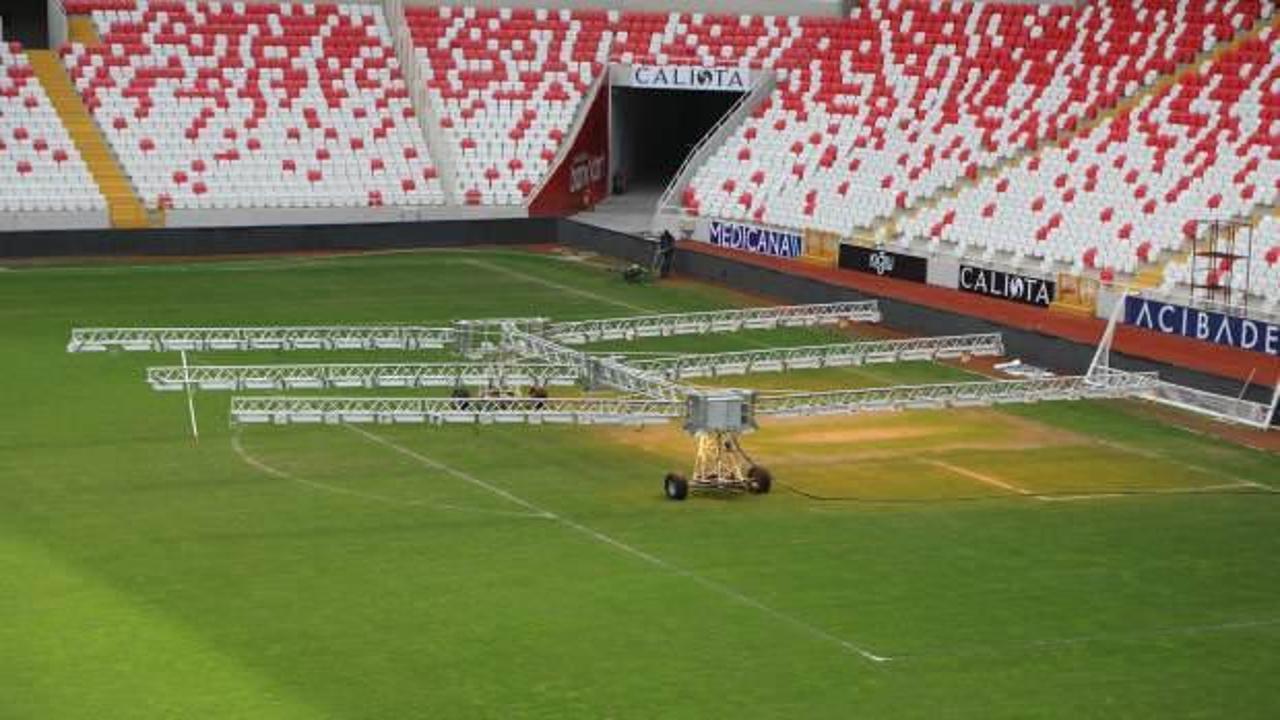 Yeni 4 Eylül Stadyumu'nun çimlerine 'solaryumlu' bakım