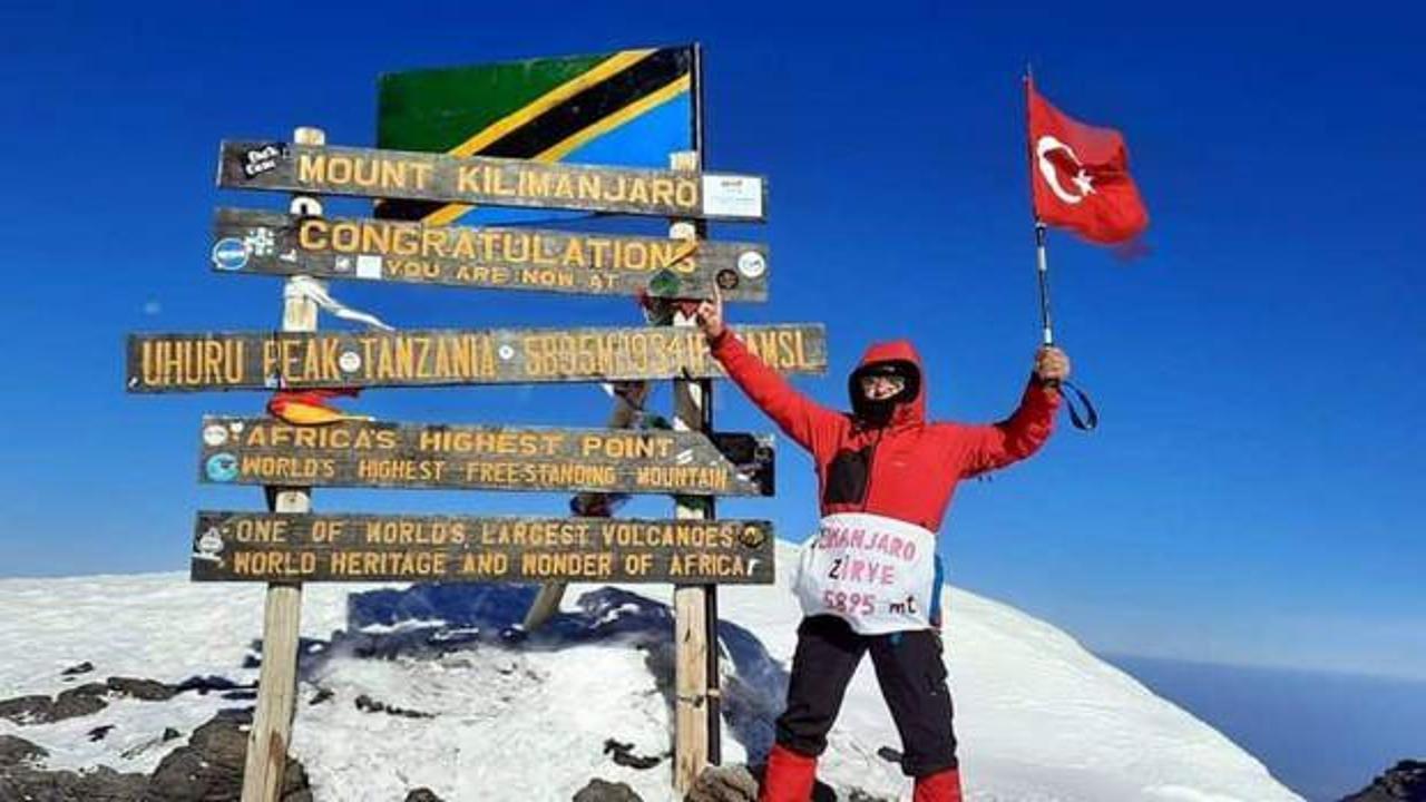 71'lik delikanlı Türk bayrağını Afrika’nın en yüksek dağına dikti