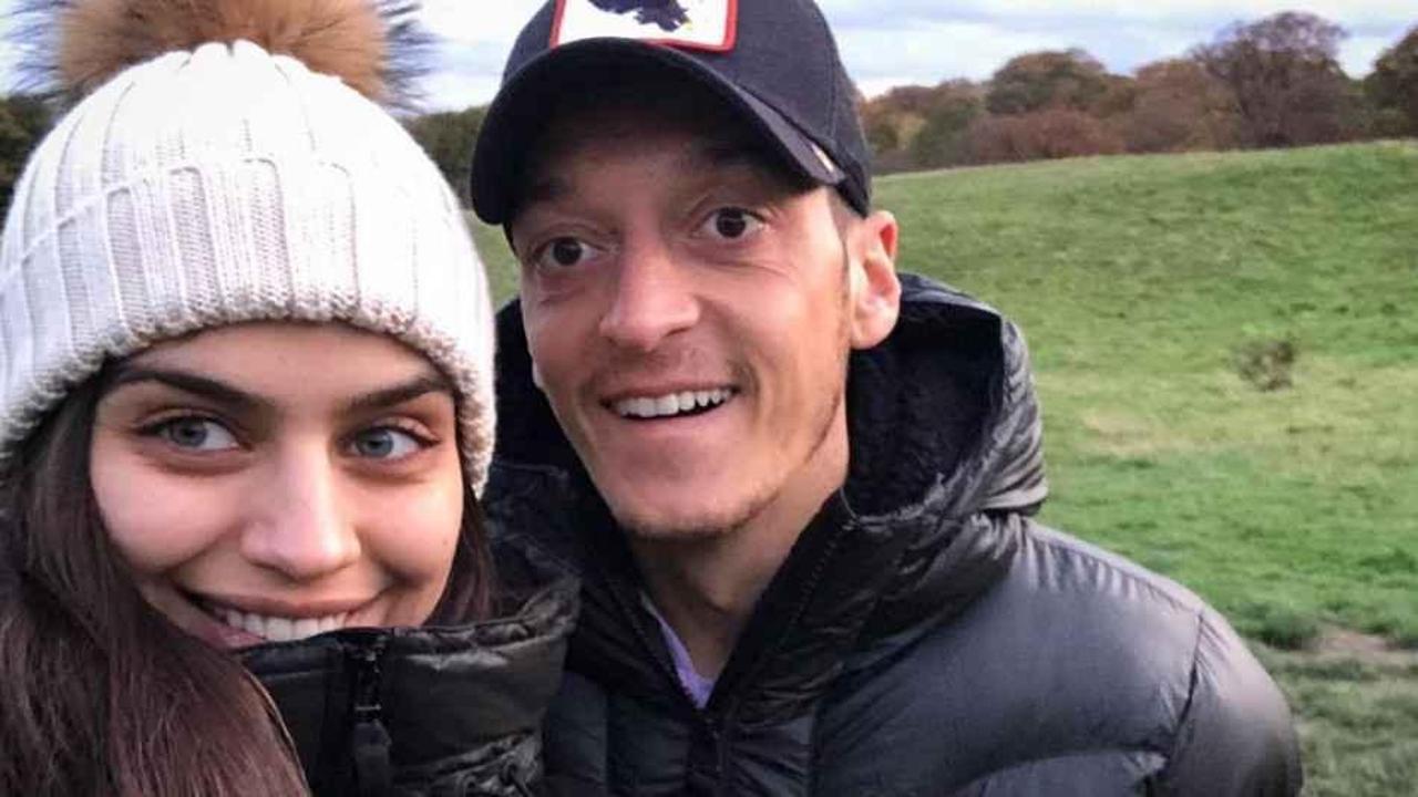 Mesut &Ouml;zil ve Amine G&uuml;lşe g&ouml;n&uuml;lleri fethetmeye devam ediyor!