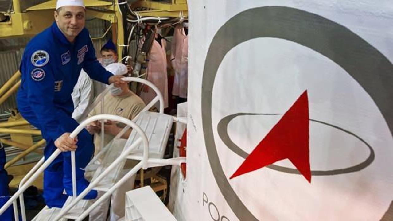 Rus astronotlar, koronavirüs nedeniyle ülkeden çıkamayacak