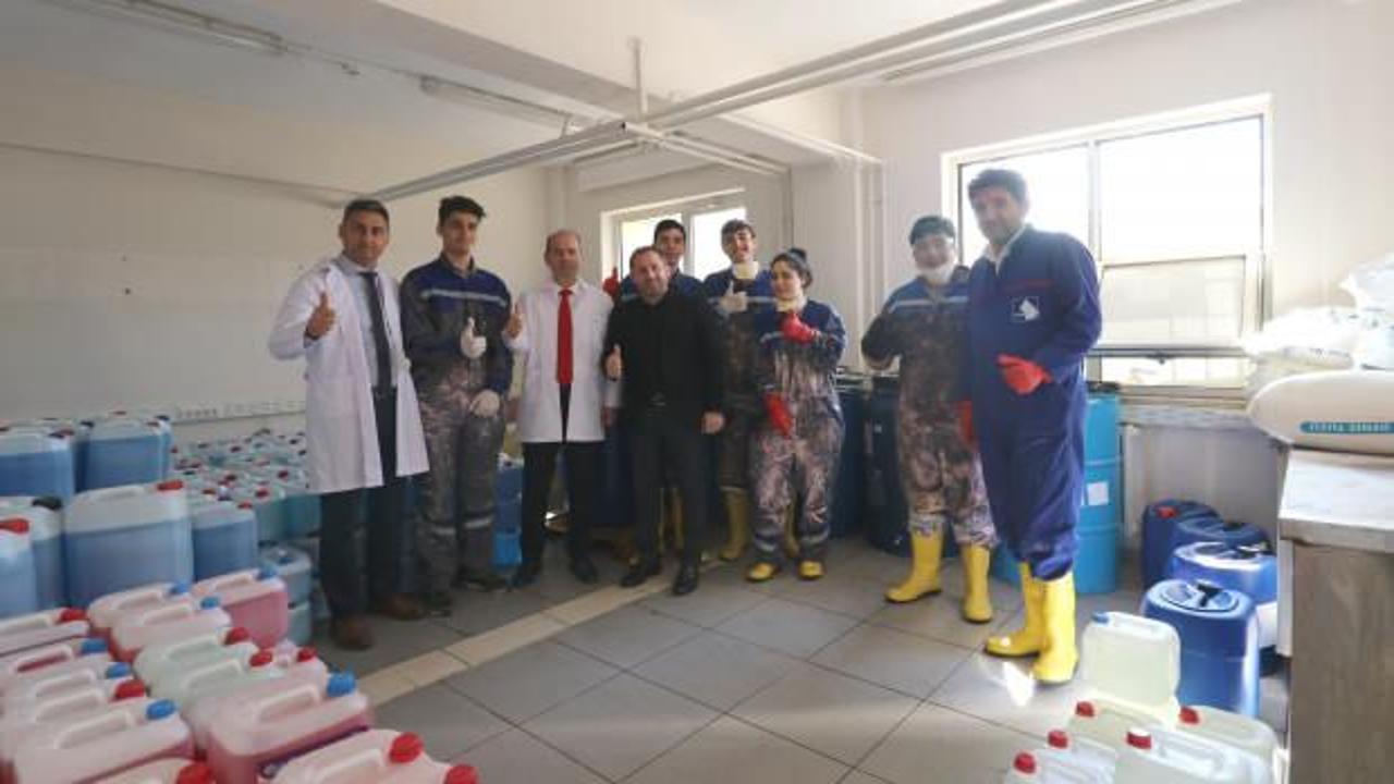 Yalova'da lise öğrencileri 4 ton dezenfektan üretti, okullarda kullanılacak