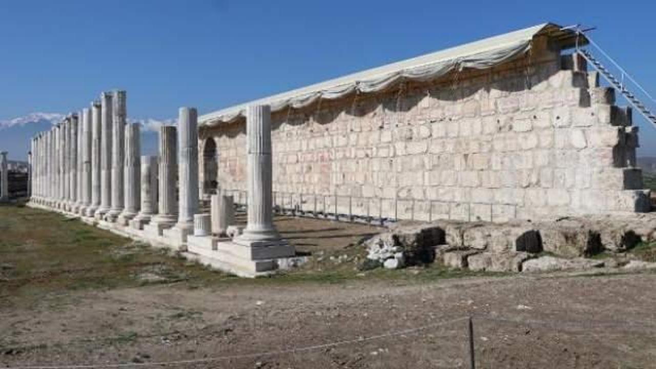 1750 yıllık freskli duvar ayağa kaldırıldı