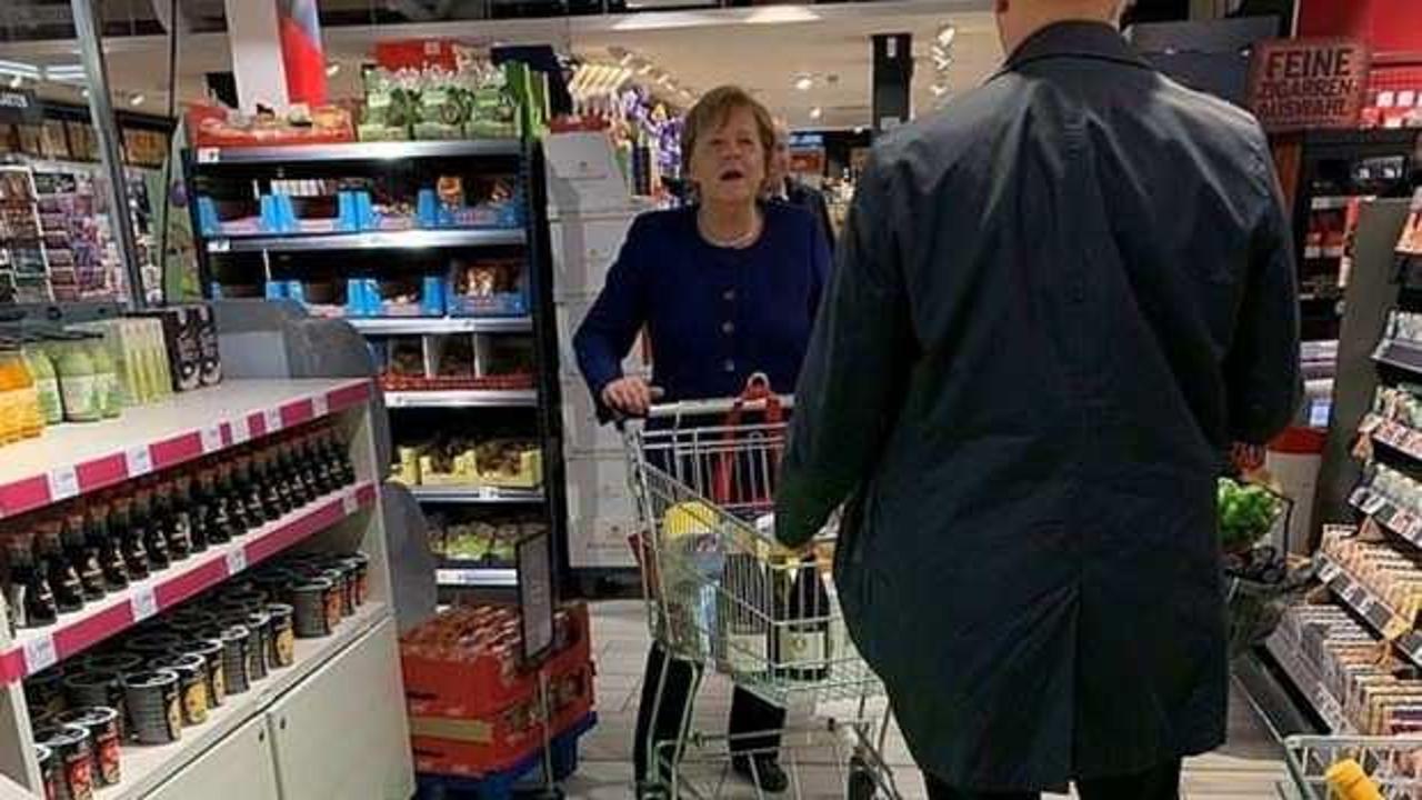 Angela Merkel korona günlerinde alışverişte