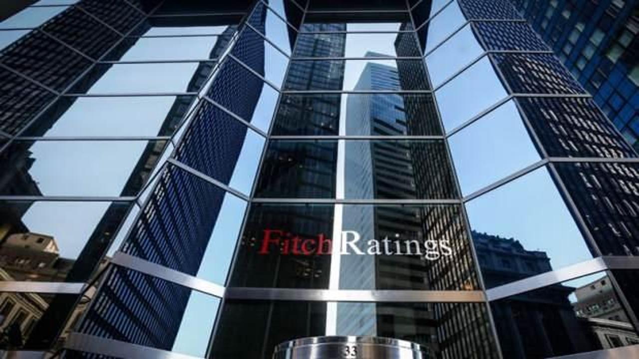 Fitch, Hong Kong'un kredi notunu düşürdü