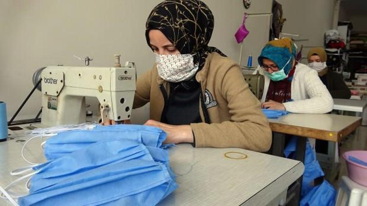 Hastane maske talep etti g&ouml;n&uuml;ll&uuml;ler dikmeye başladı