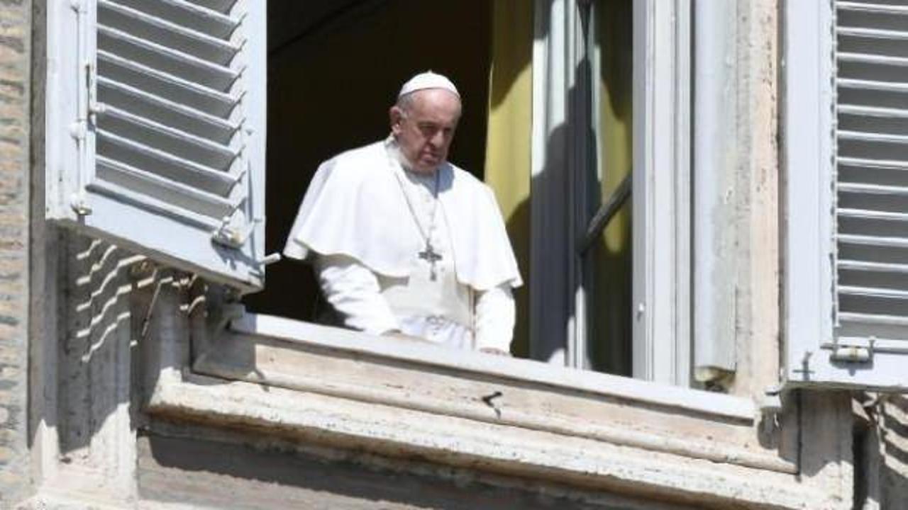 Papa Francis, Roma'da karantinadaki caddeleri dolaştı