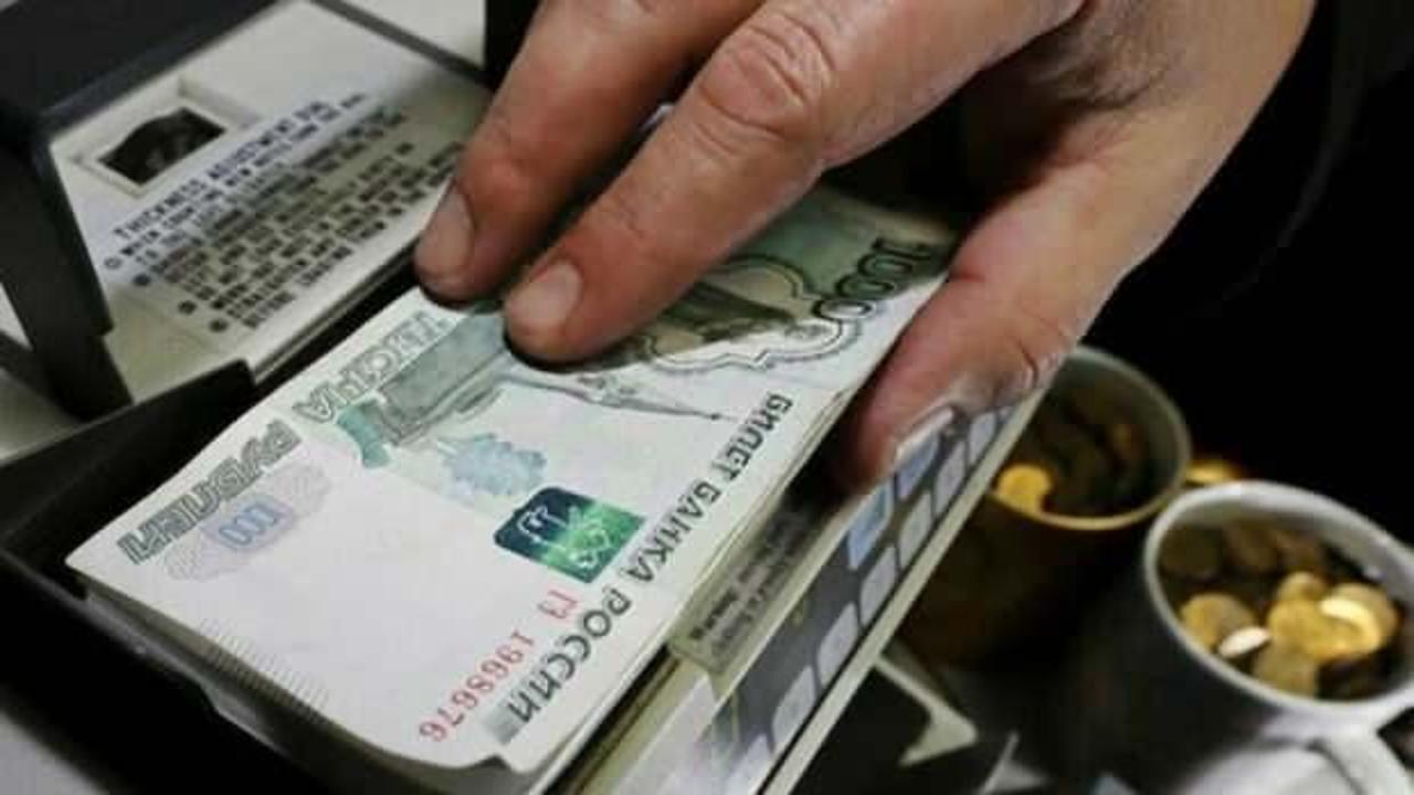 Rus rublesi dolar karşısında eriyor: 4 yıl sonra bir ilk