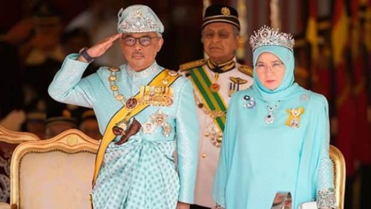 Malezya Kralı ve Kraliçesi karantinaya alındı