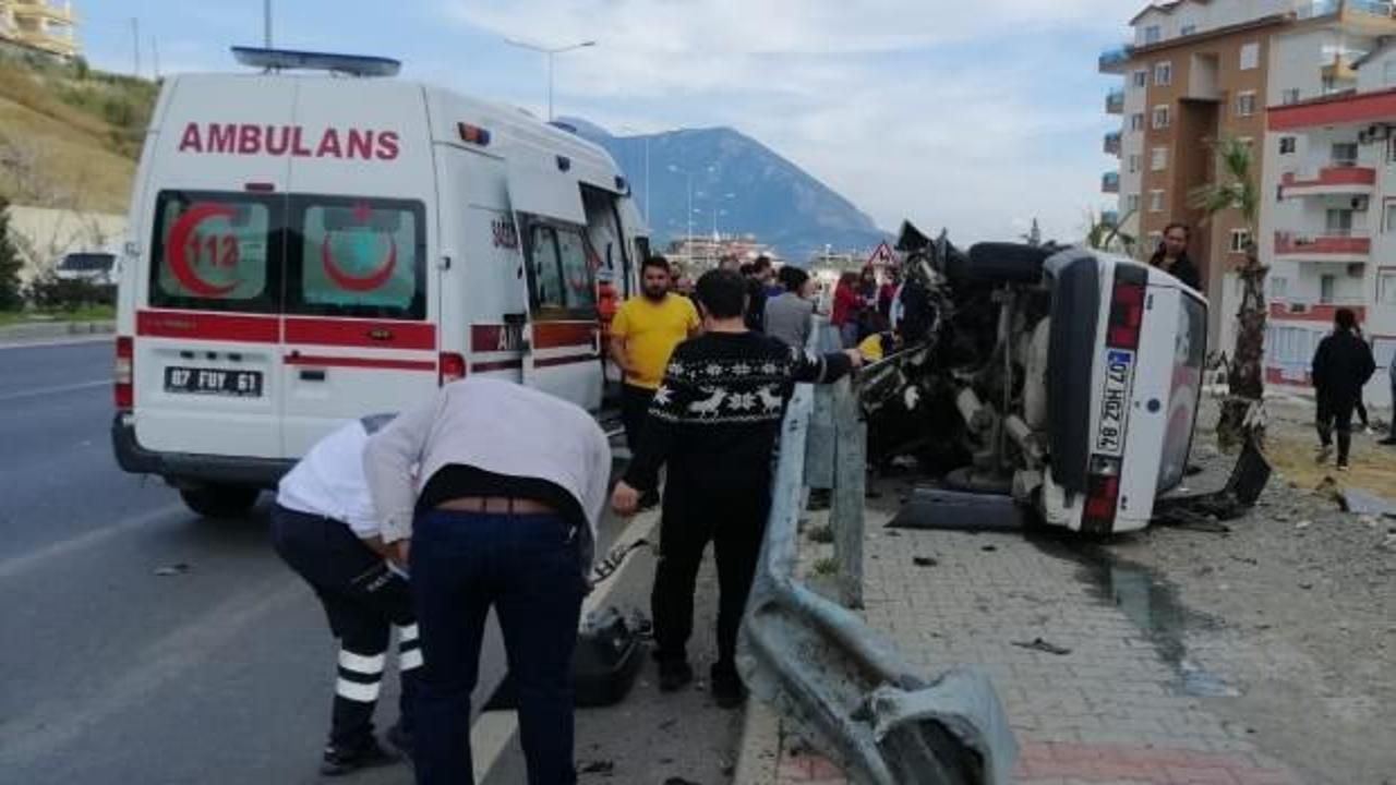 Antalya’da feci kaza! Baba öldü, oğlu yaralandı