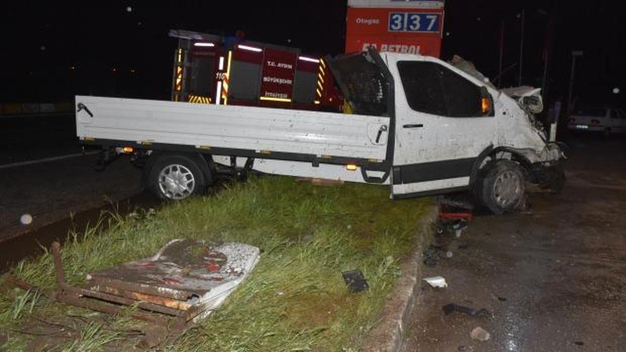 Aydın'da otomobil ile kamyonet çarpıştı: 3 yaralı