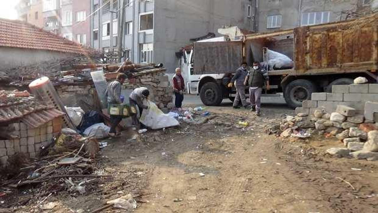 Buldan'da bir evden 15 kamyon çöp çıktı