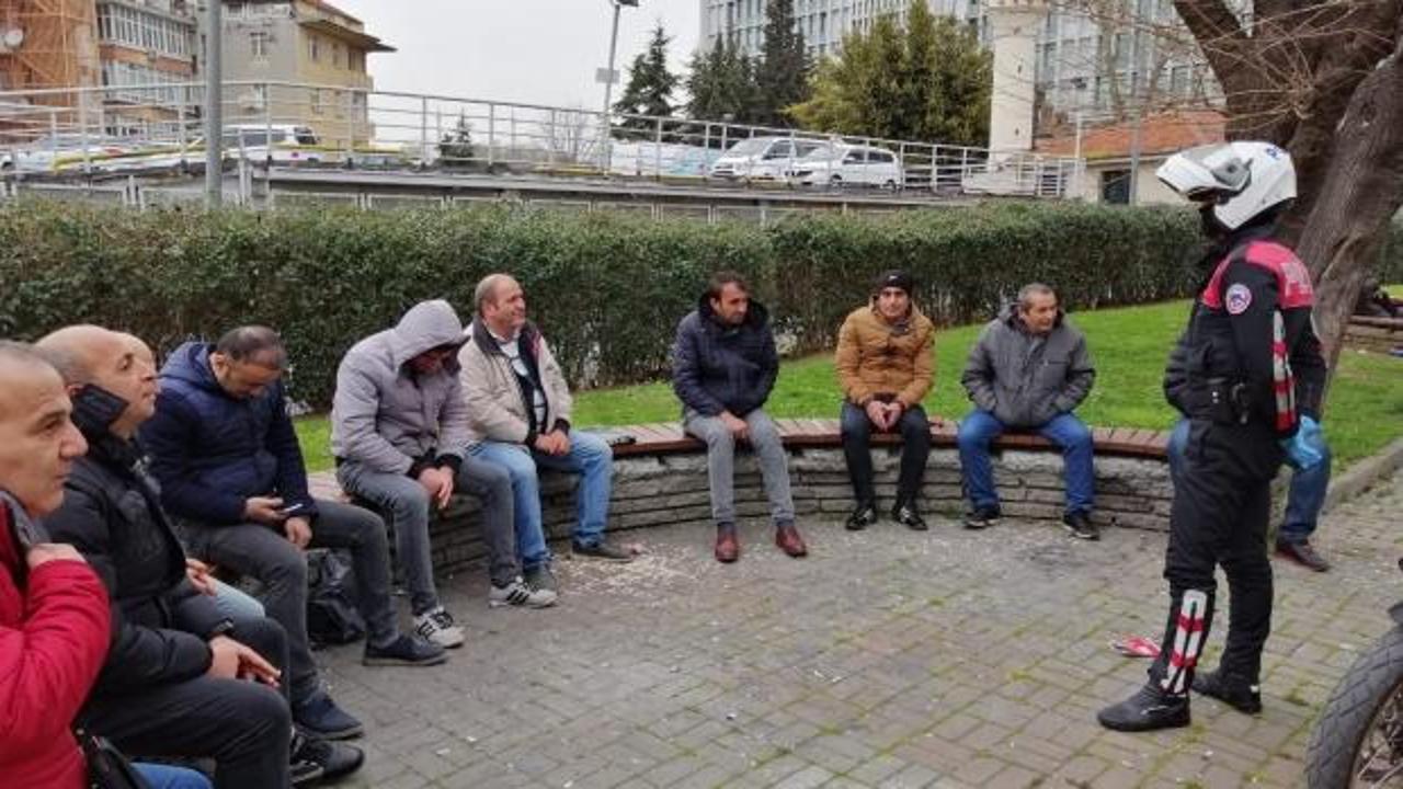 Fatih'te parkta toplu şekilde alkol alan kişilere ceza kesildi