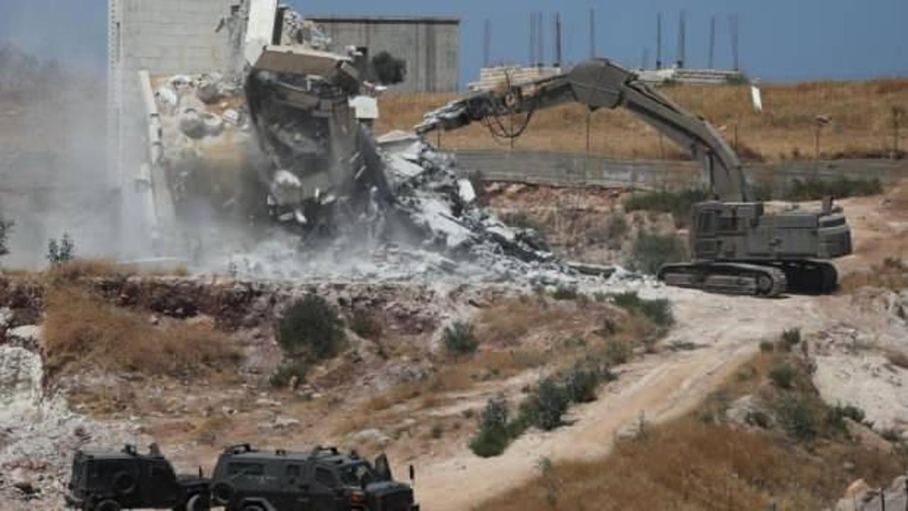 İsrail askeri, Filistinliler'e ait 3 evi yıktı