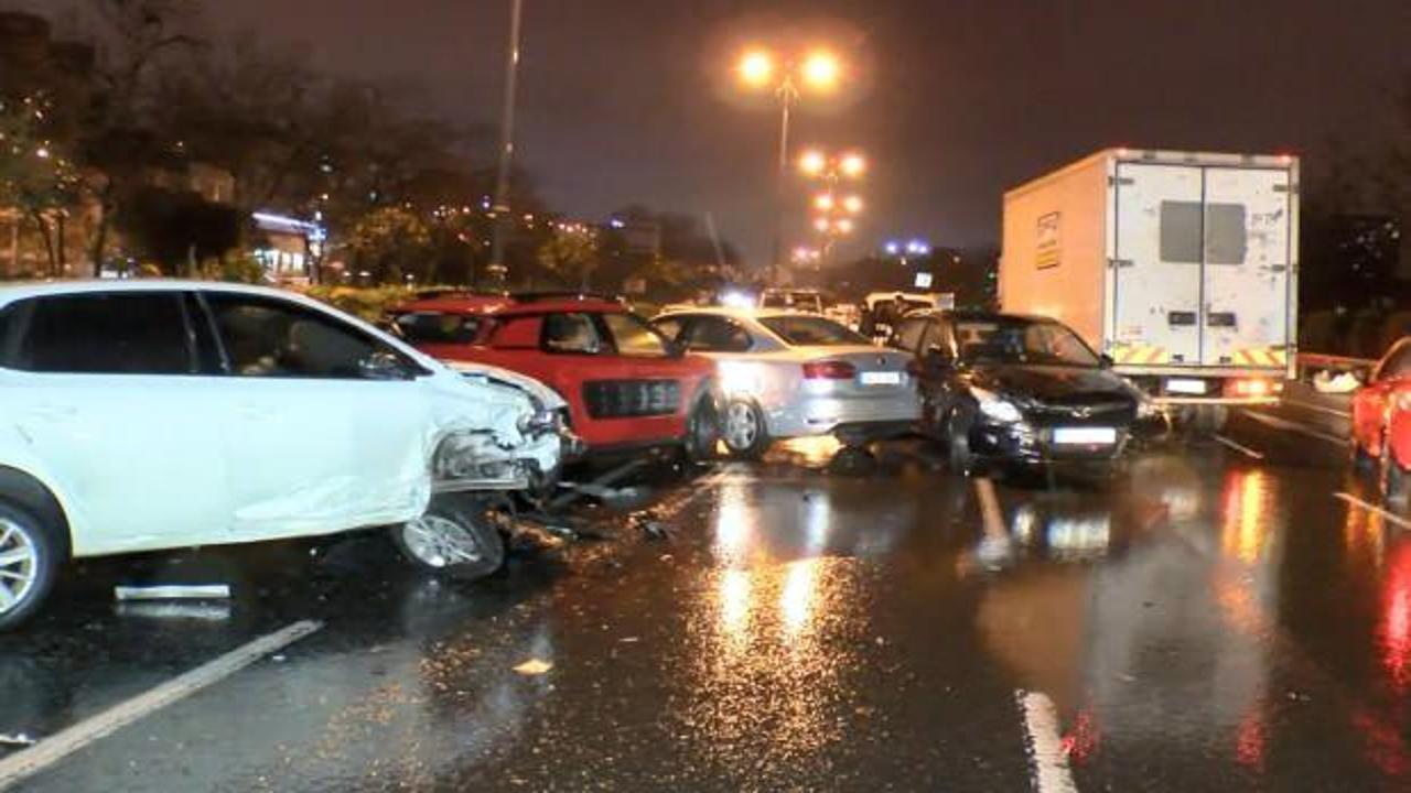 İstanbul'da kaza! 10 araç birbirine girdi