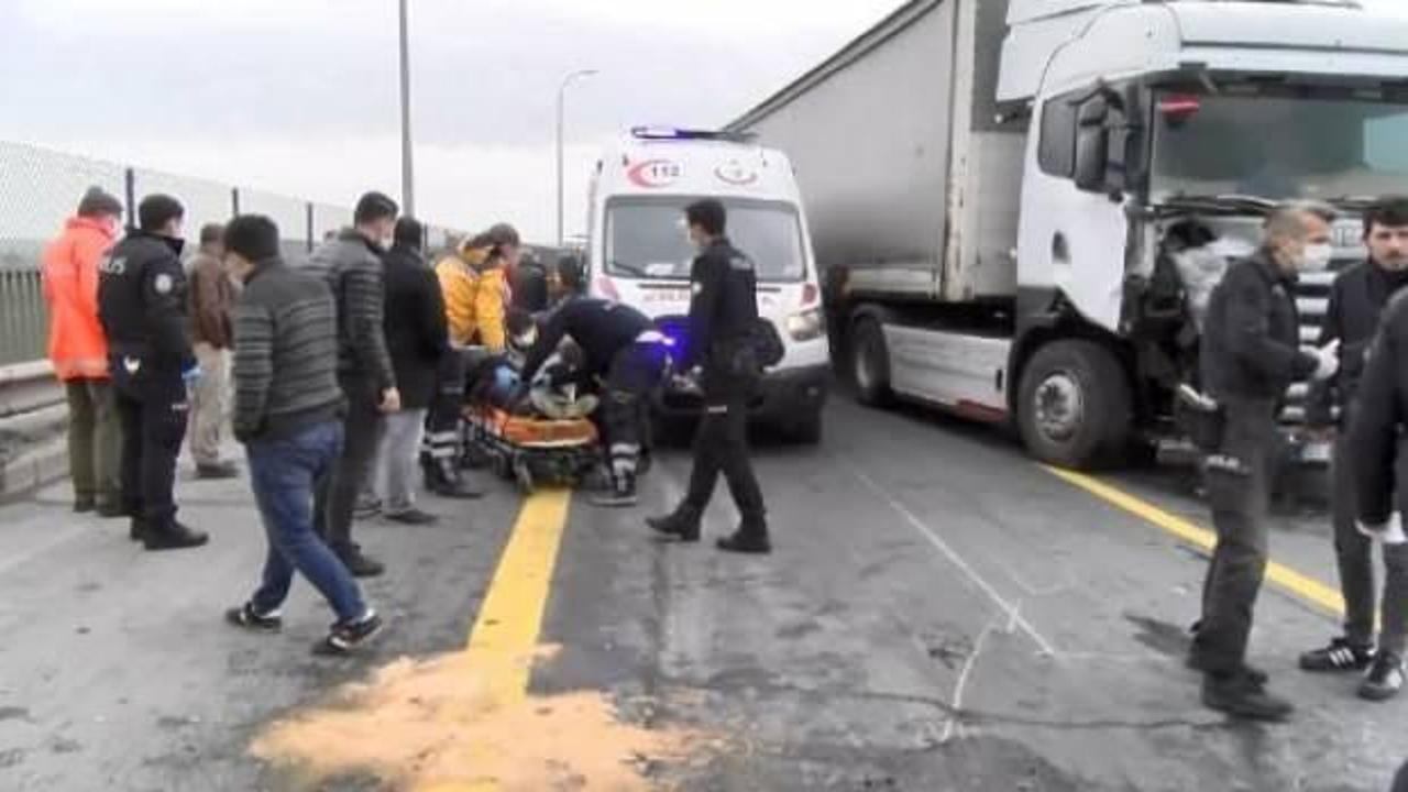Büyükçekmece'de TIR polis aracına çarptı, TEM kapandı