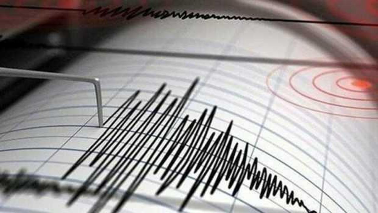 Endonezya'da 6,1 büyüklüğünde deprem