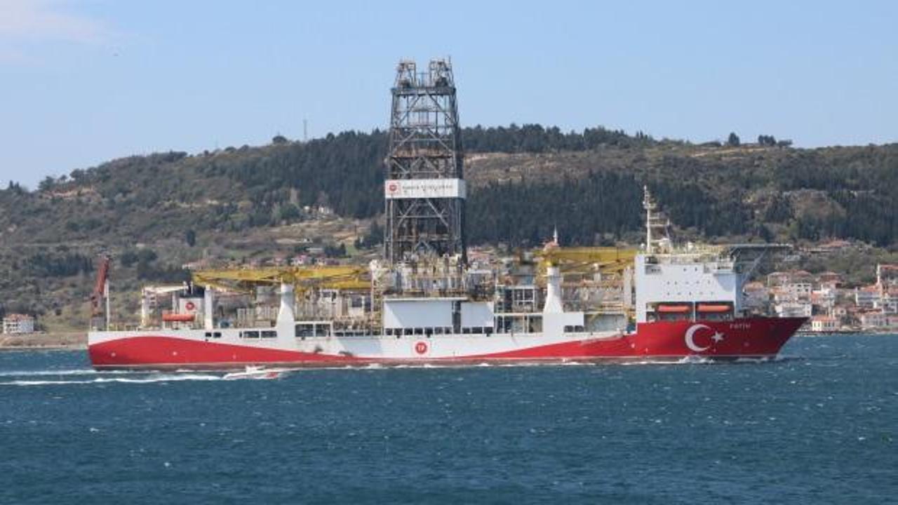 Fatih sondaj gemisi Çanakkale Boğazı'ndan geçti