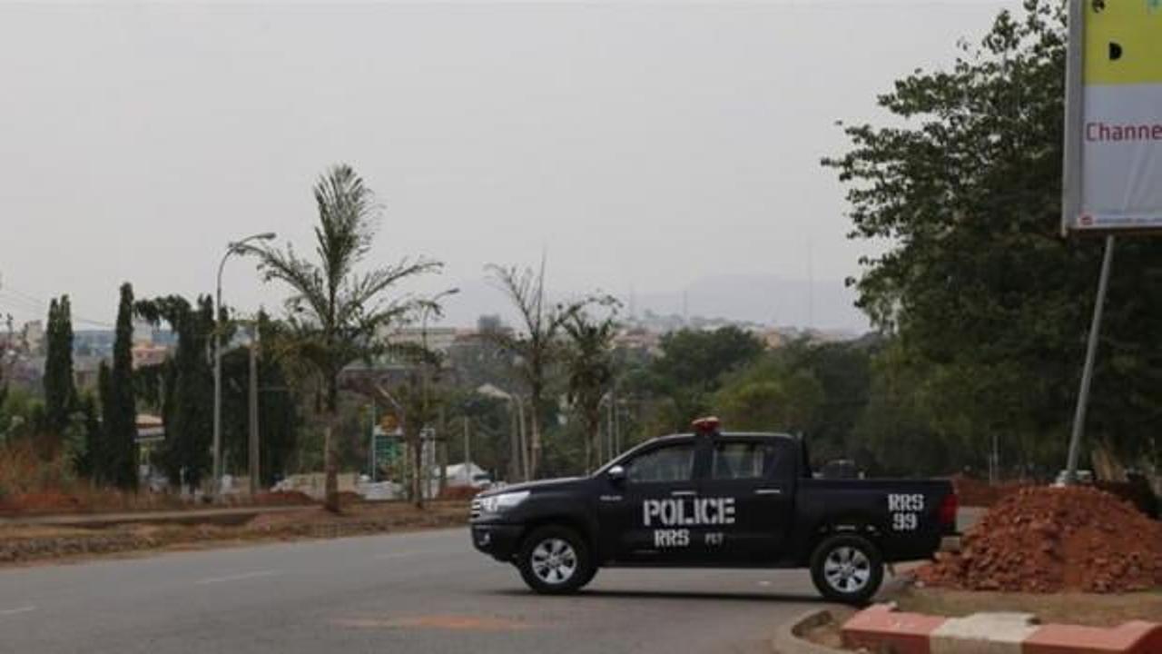 Nijerya'da polis, sokağa çıkma yasağına uymayan 18 kişiyi öldürdü