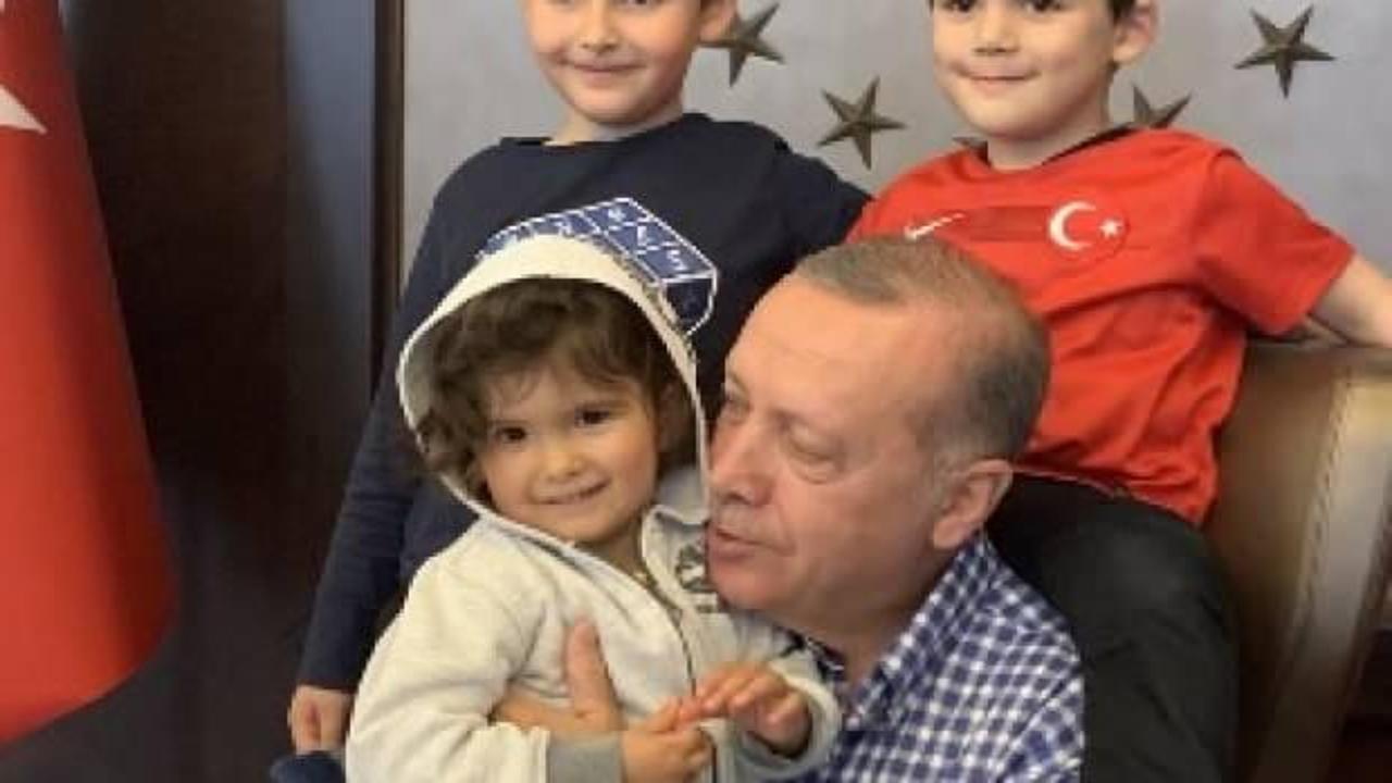 Cumhurbaşkanı Erdoğan'dan çocuklarla 23 Nisan pozu