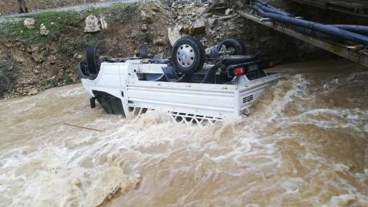 Dereye u&ccedil;an 2 kişi son anda kurtarıldı