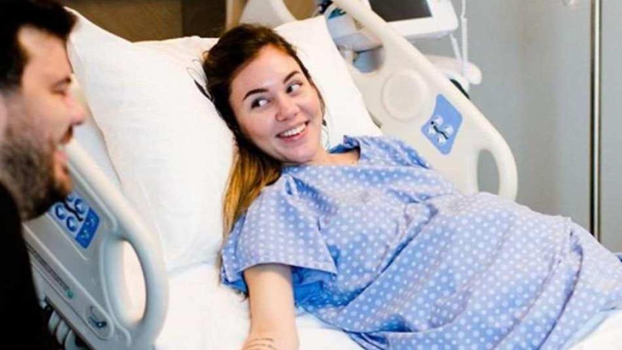 Eser Yenenler'in eşi Berfu Yenenler, verdiği doğum kilolarıyla şaşırtıyor!