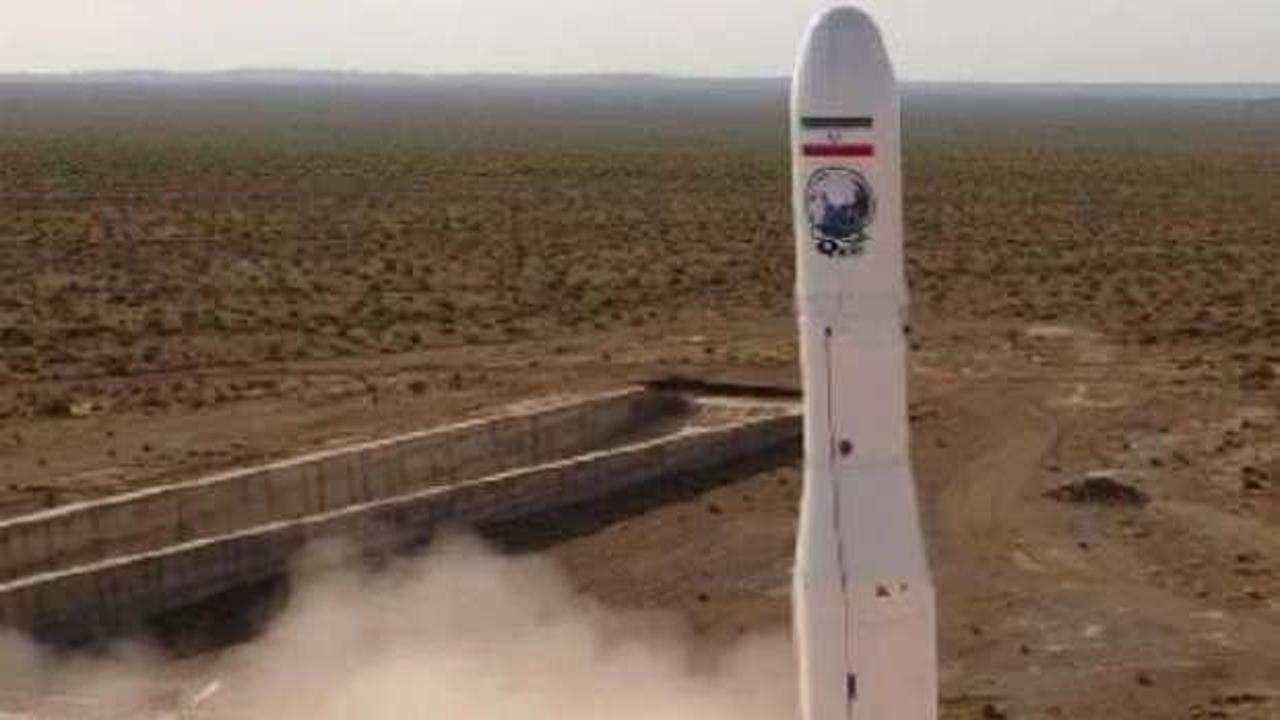 İran, ilk askeri uydusunu uzaya fırlattığını duyurdu