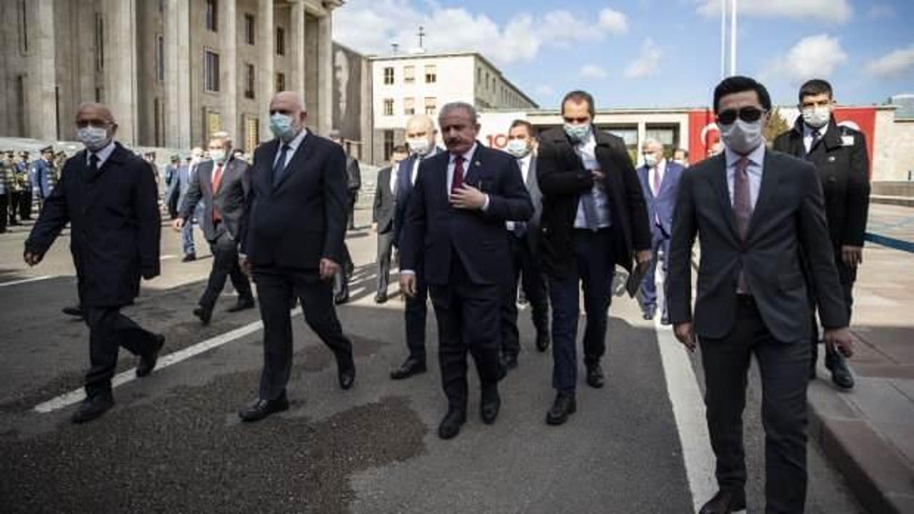 Meclis Başkanı Şentop Anıtkabir'e çelenk bıraktı