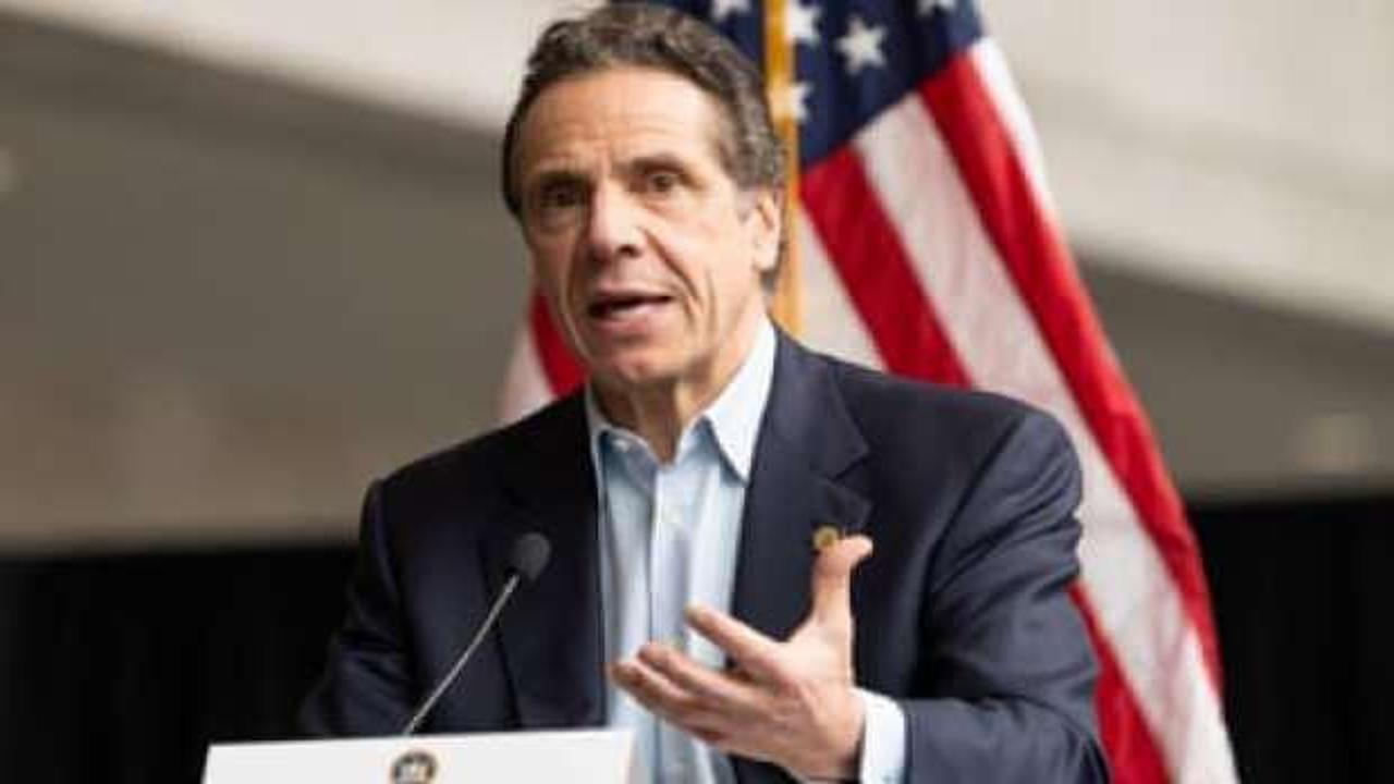 New York Valisi Cuomo: Eyalet "ekonomik tsunami" ile karşı karşıya kalabilir