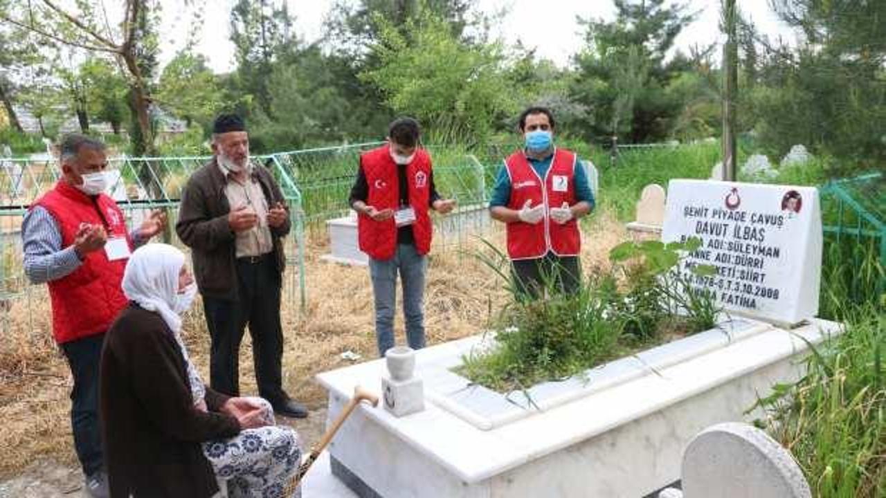Siirt'te 80 yaşındaki şehit annesi oğlunun mezarına götürüldü