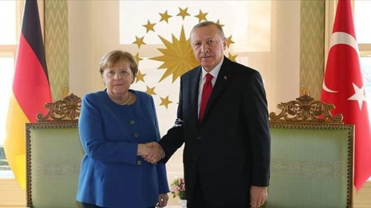 Erdoğan ile Merkel arasında kritik koronavirüs görüşmesi!