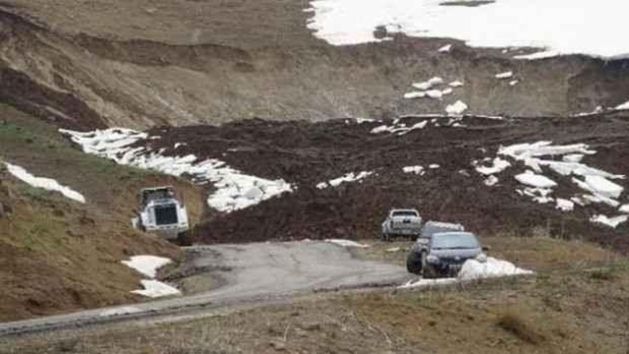 Yüksekova'da heyelan: 11 köy ve mezranın yolu kapandı
