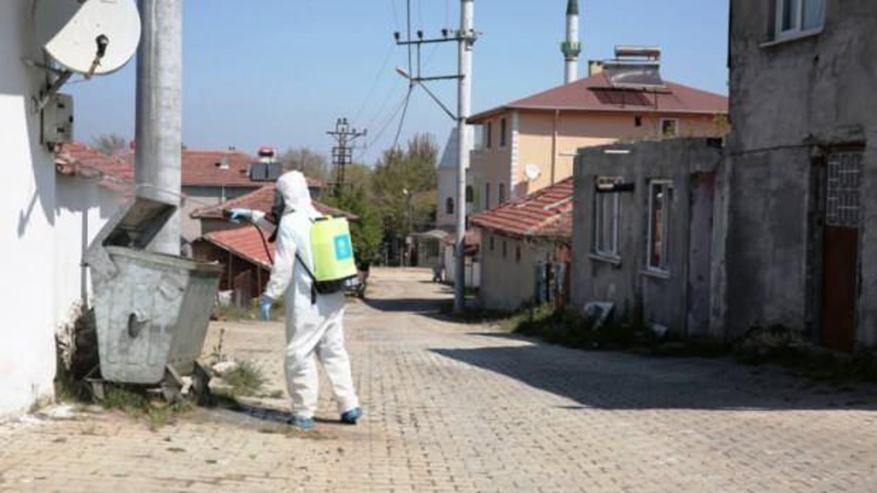 Bursa'nın karantinaya alınan mahallesinde dezenfekte çalışması