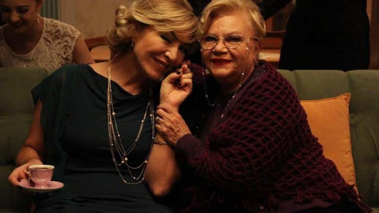 G&uuml;lenay Kalkan ve Nevra Serezli'den duygulandıran mesajlaşma