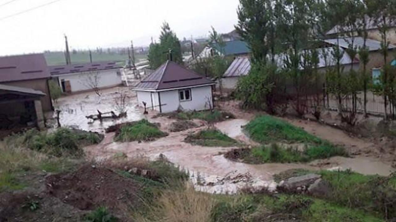 Kırgızistan'da sel: Evler su altında kaldı