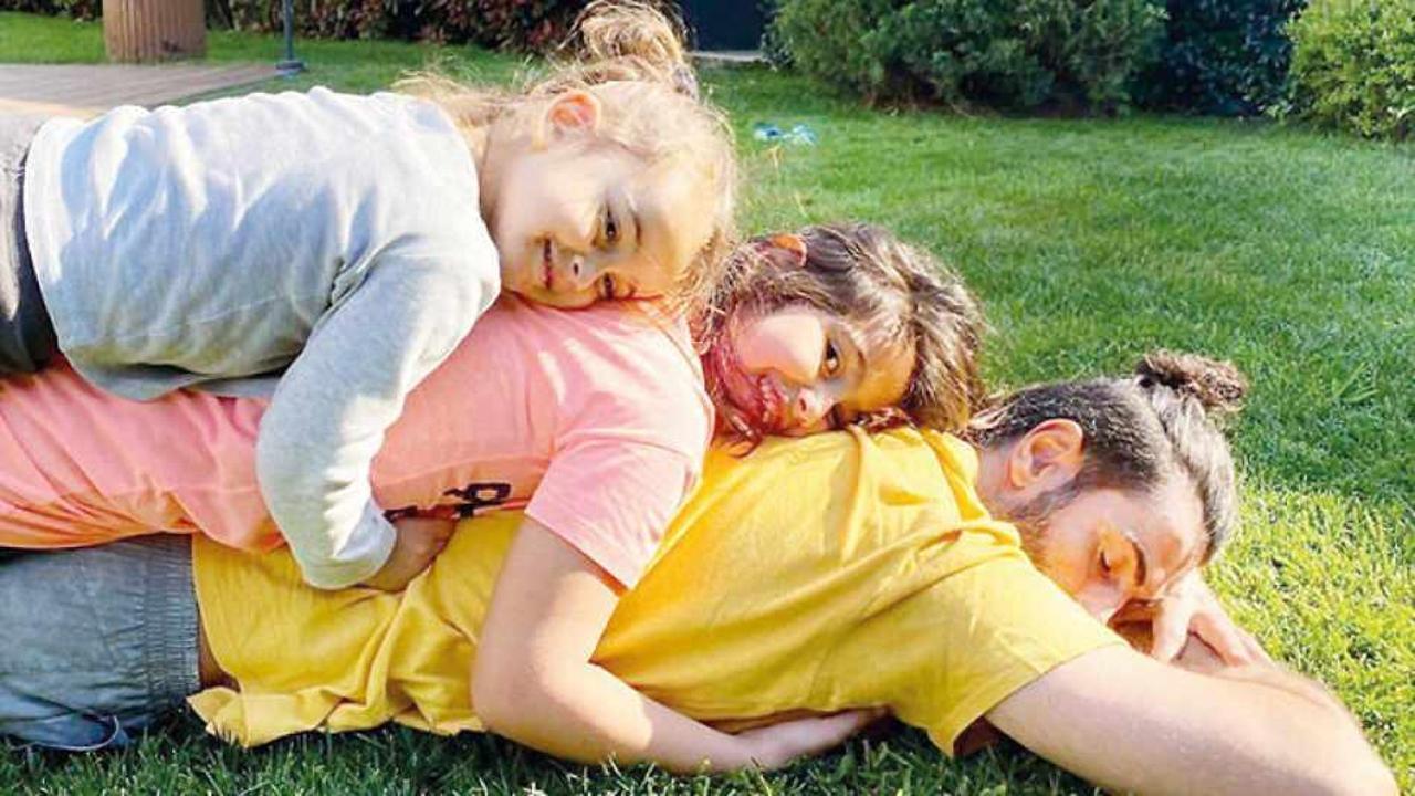 Volkan Demirel'den kızlarıyla Instagram paylaşımı