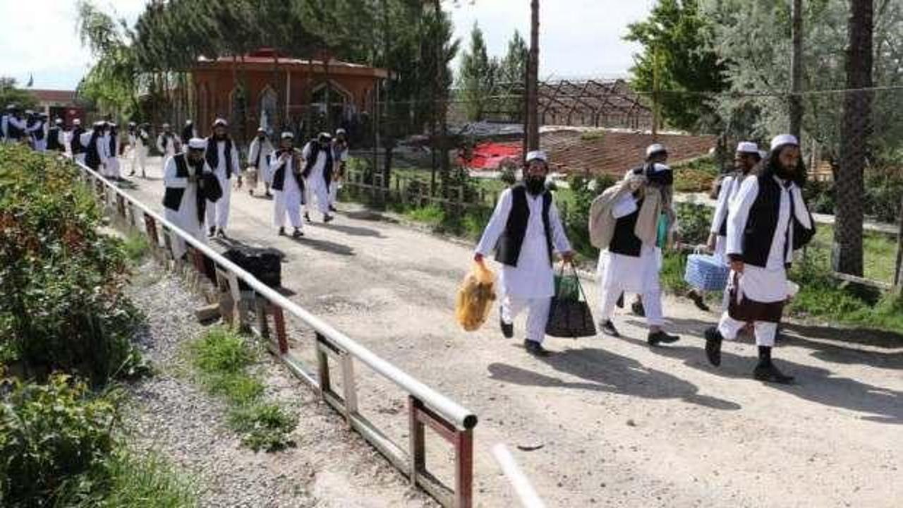 Afganistan'da 102 Taliban mensubu serbest bırakıldı