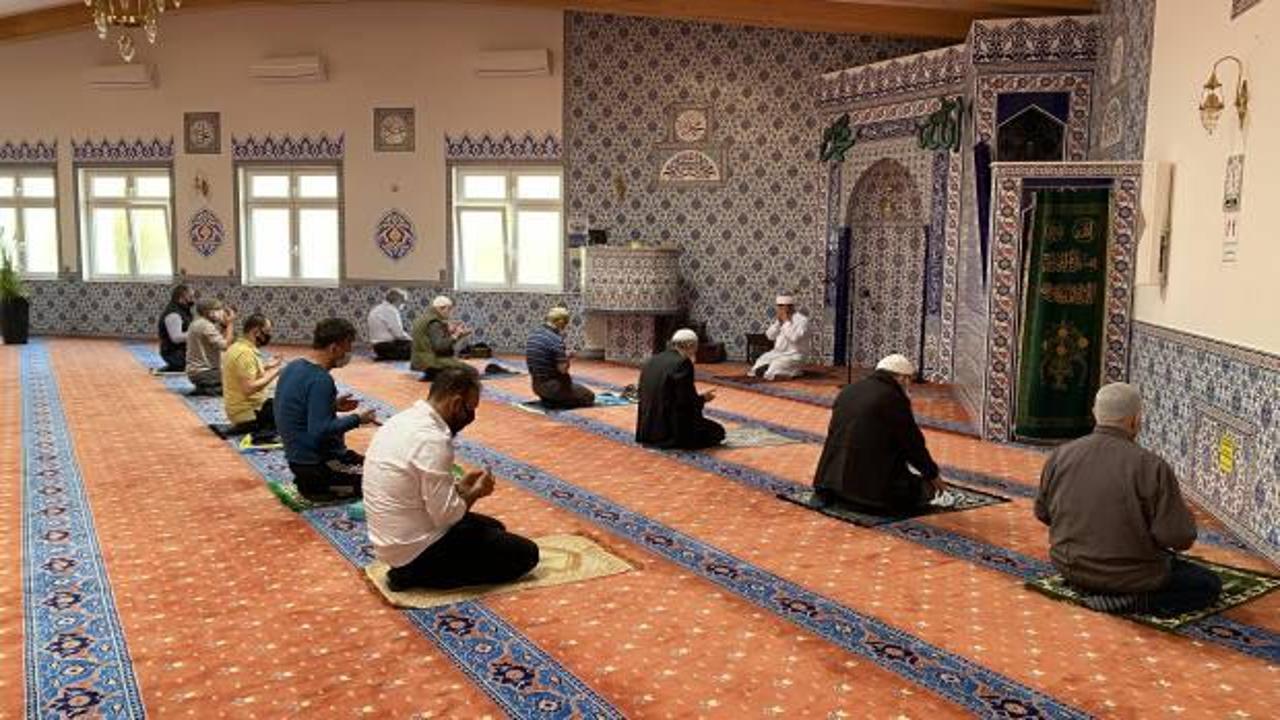 Almanya’da 8 hafta sonra camiler yeniden ibadete açıldı