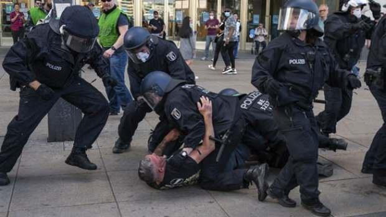 Almanya'da Kovid-19 tedirleri protesto edildi
