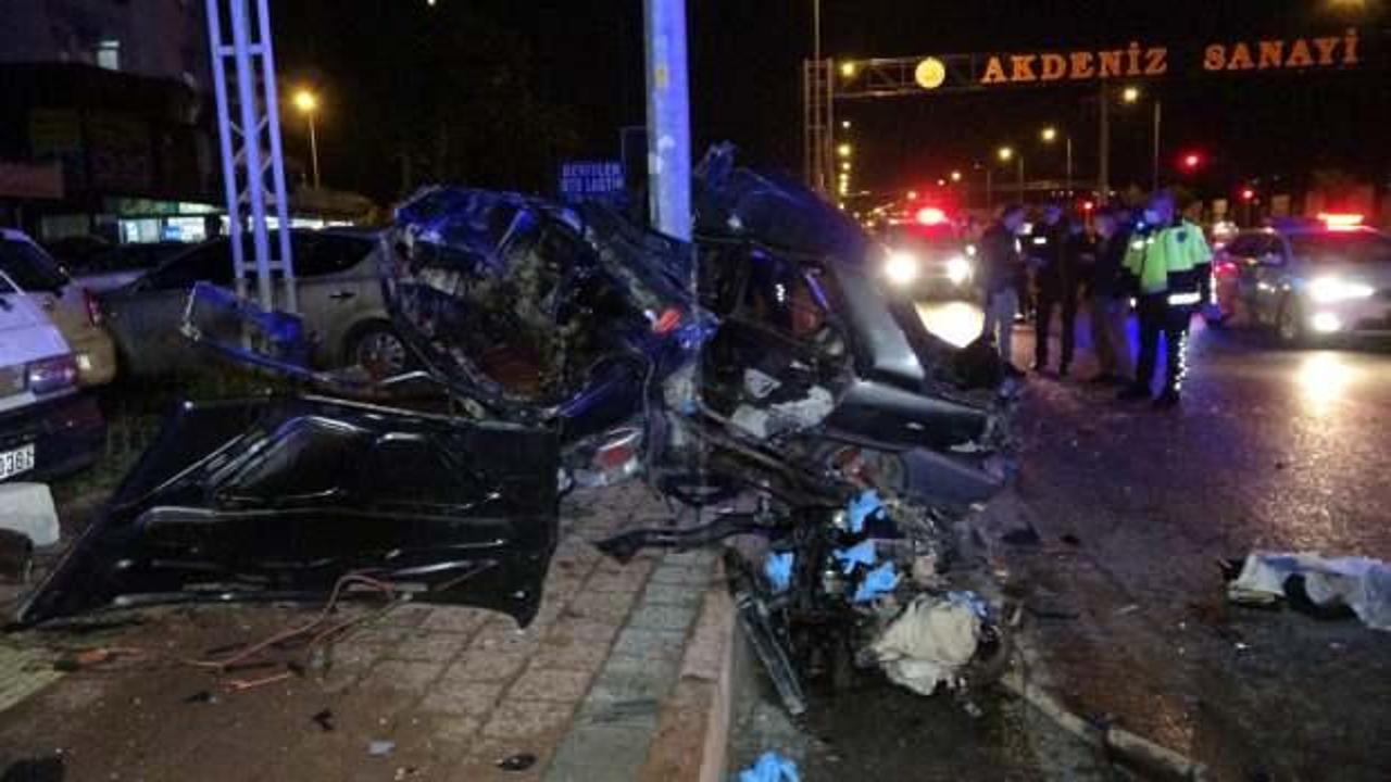 Antalya'da araç hurdaya döndü: 1 ölü 1 yaralı