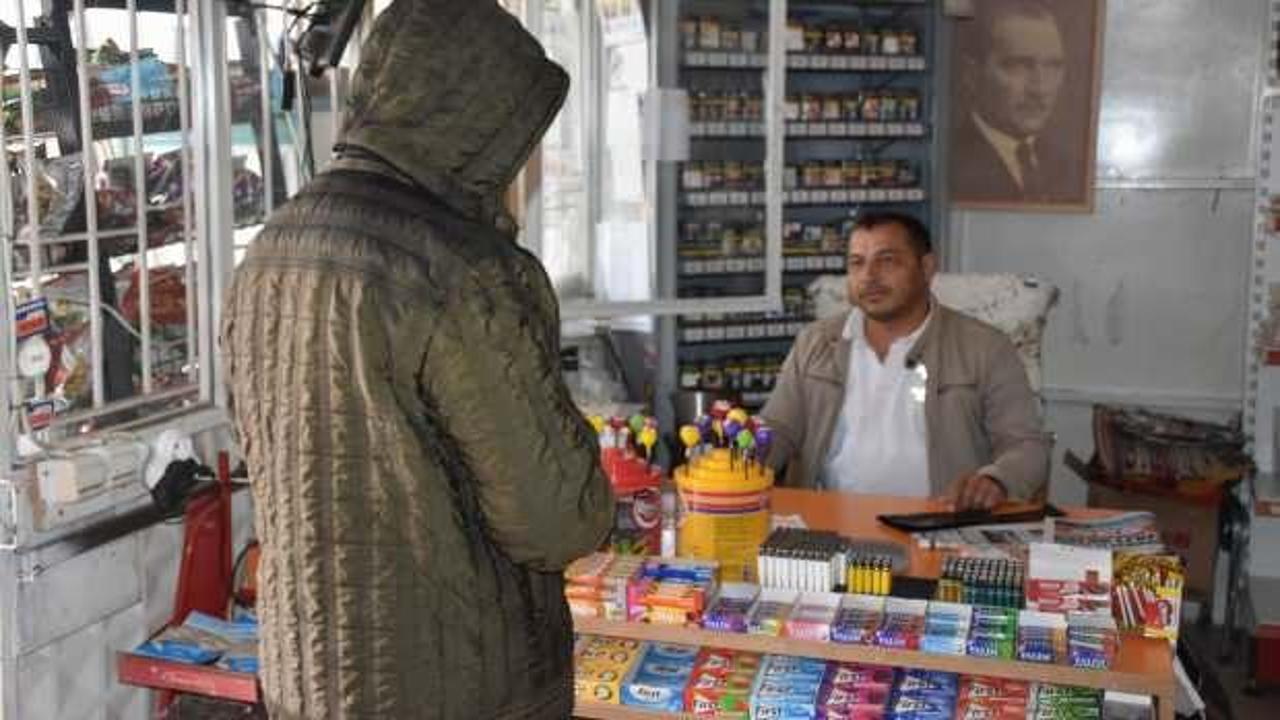 &lsquo;Bir &ccedil;ay s&ouml;yler misin' dedi ve mahallenin bakkal borcunu sıfırladı