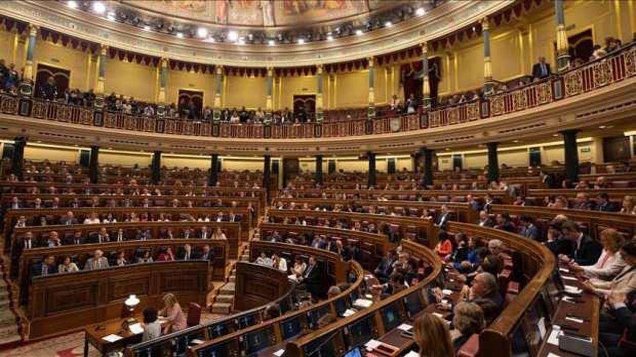 İspanya'da OHAL uzatıldı, Meclis karıştı