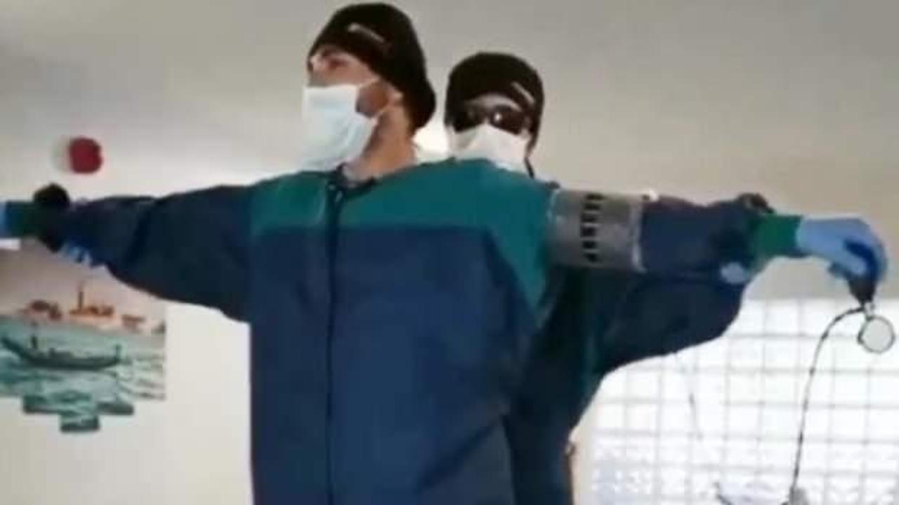 Sedyeyi gemi, paspasları k&uuml;rek yapıp Titanic'i canlandırdılar