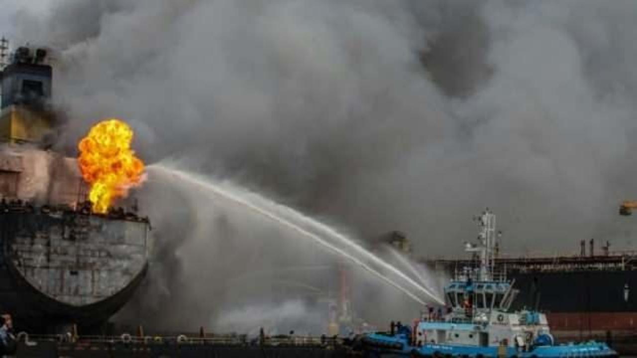 Endonezya'da petrol tankerinde patlama: 22 yaralı